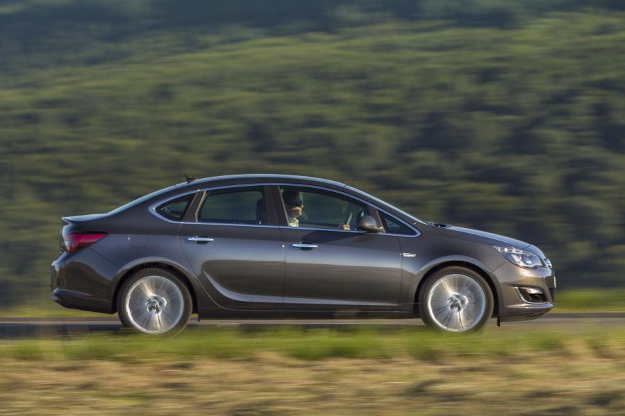  Opel Astra Sedan 2013 года  (фото 29 из 30)